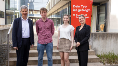 Thüringens Bildungsminister verleiht DKMS Schulsiegel