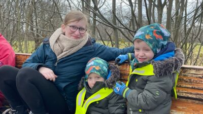 Tag der Geschwister: Zwillinge finden Zwilling