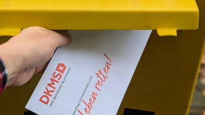 DKMS-Appell zum Weltposttag: Registrierungssets zurücksenden, Leben retten