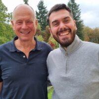 Zwei Männer und ihre tiefe Verbindung durch eine Stammzellspende