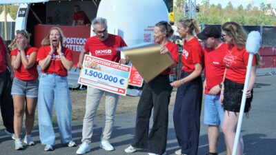 Glücksgefühle, die bleiben: Postcode Lotterie fördert DKMS mit 1,5 Millionen Euro