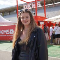 Postcode Lotterie überrascht DKMS mit beeindruckender Fördersumme auf GLÜCKSGEFÜHLE Festival