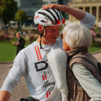 6.700 Kilometer und mehr als 70.000 Euro für die DKMS: Radler Phil ist wieder zu Hause